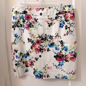 JESSICA WHITE STRETCHY PENCIL SKIRT WITH FLORAL PATTERN SZ 10 PETITE